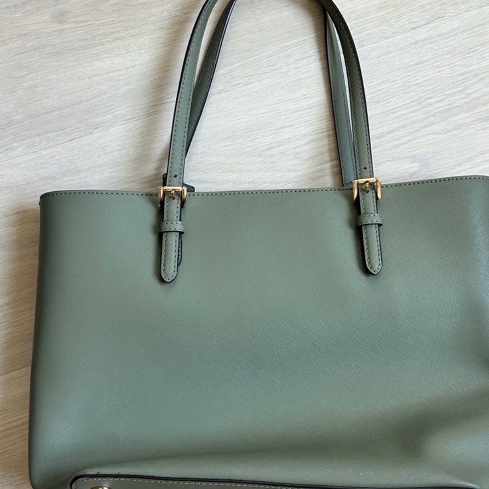Michael Kors Jet Set Tote Bag - Picture 5 of 8